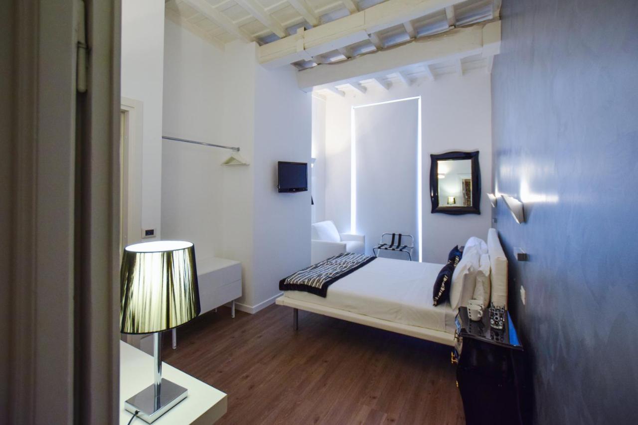 Navona Secret Rom