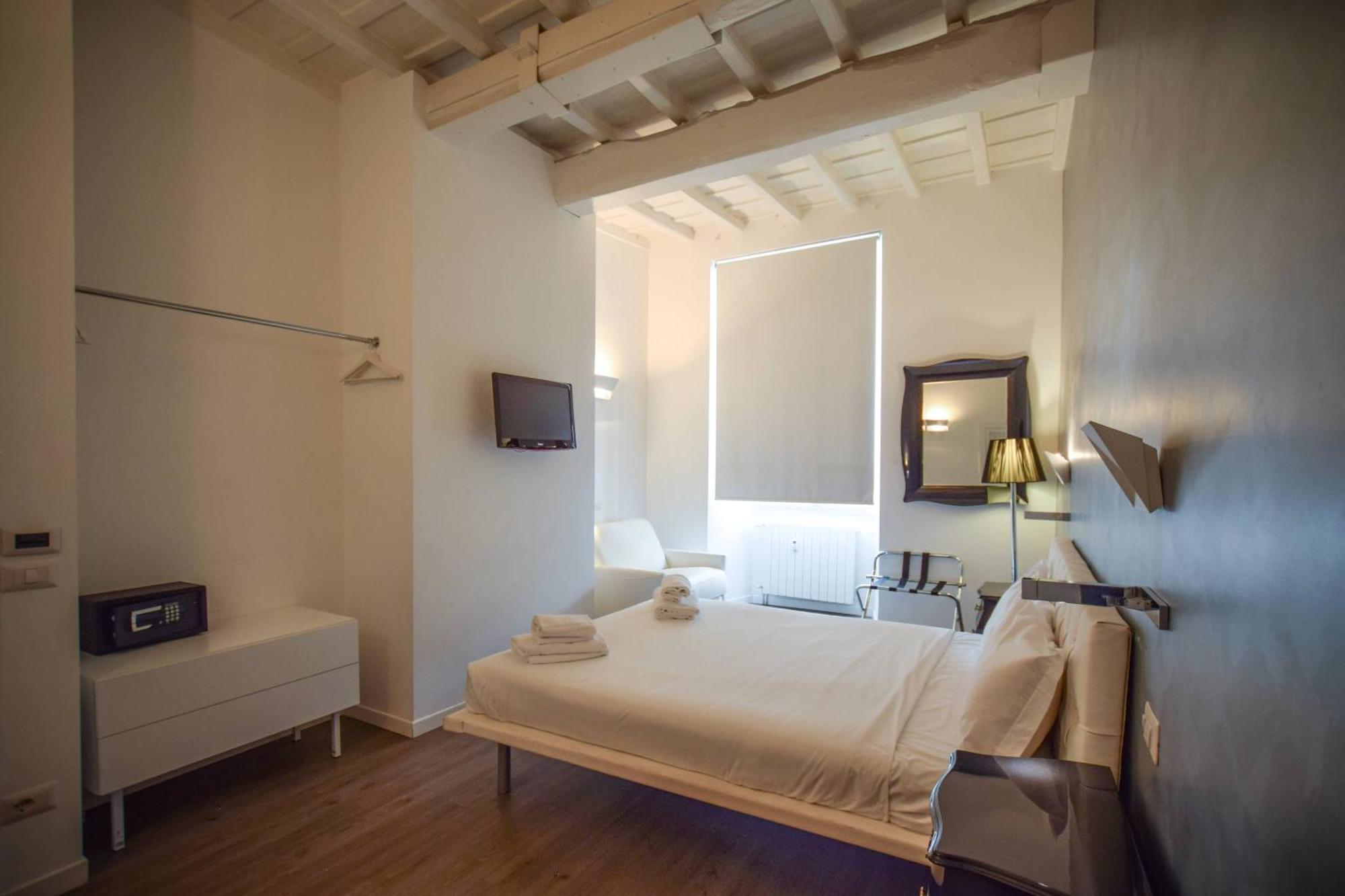 Navona Secret Rom